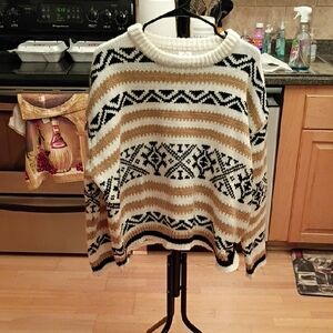 Chic Black and Tan Patterned Crew Neck Sweater Small/Medium